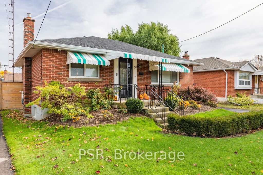 39 Castlefield Dr