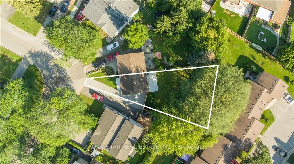 46 Lafayette Dr