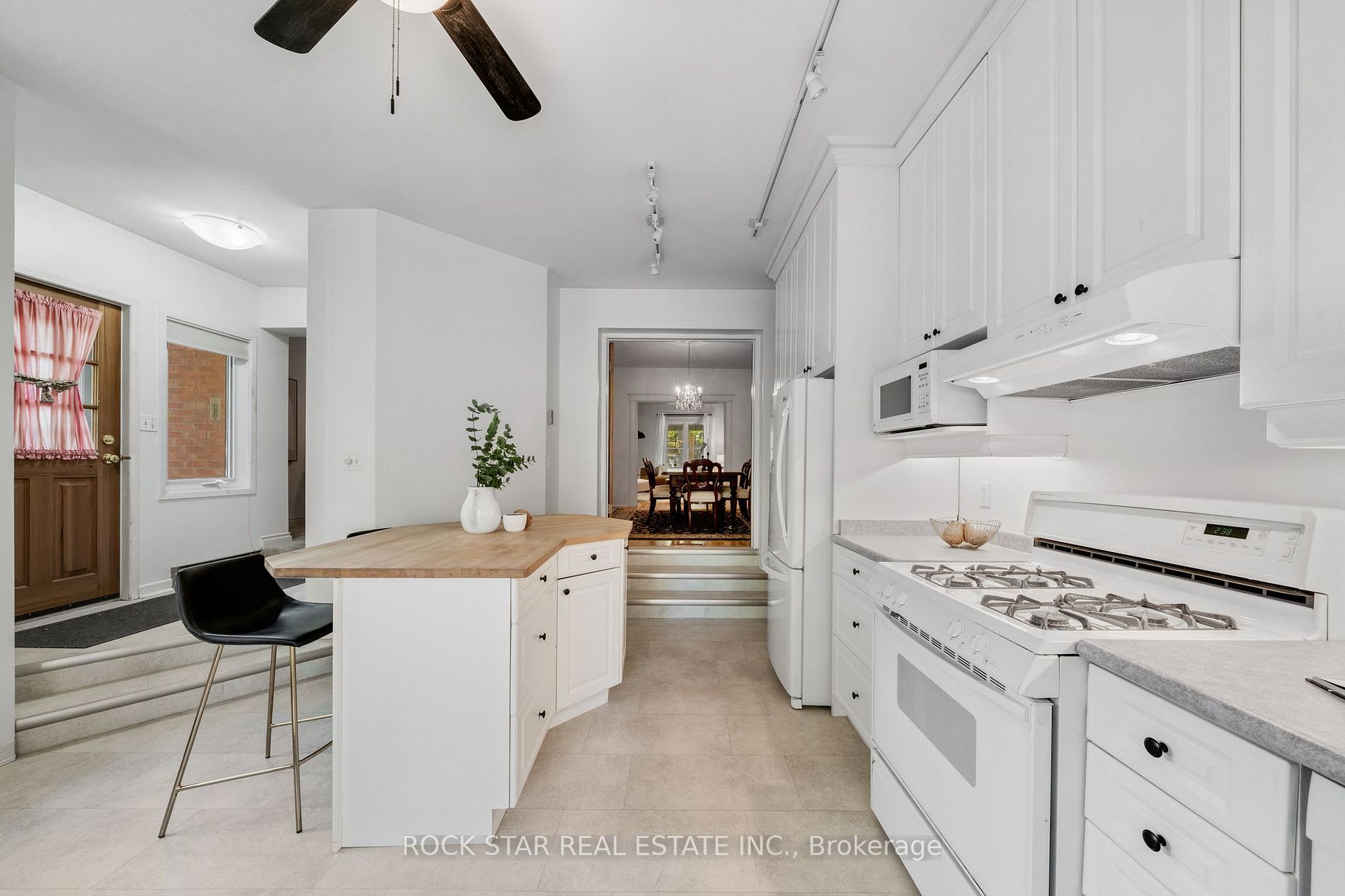 88 1/2 Queen St