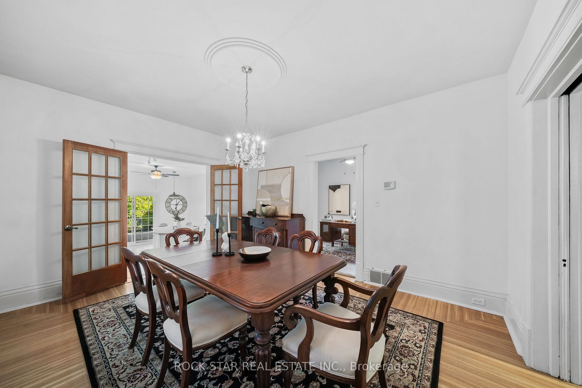 88 1/2 Queen St