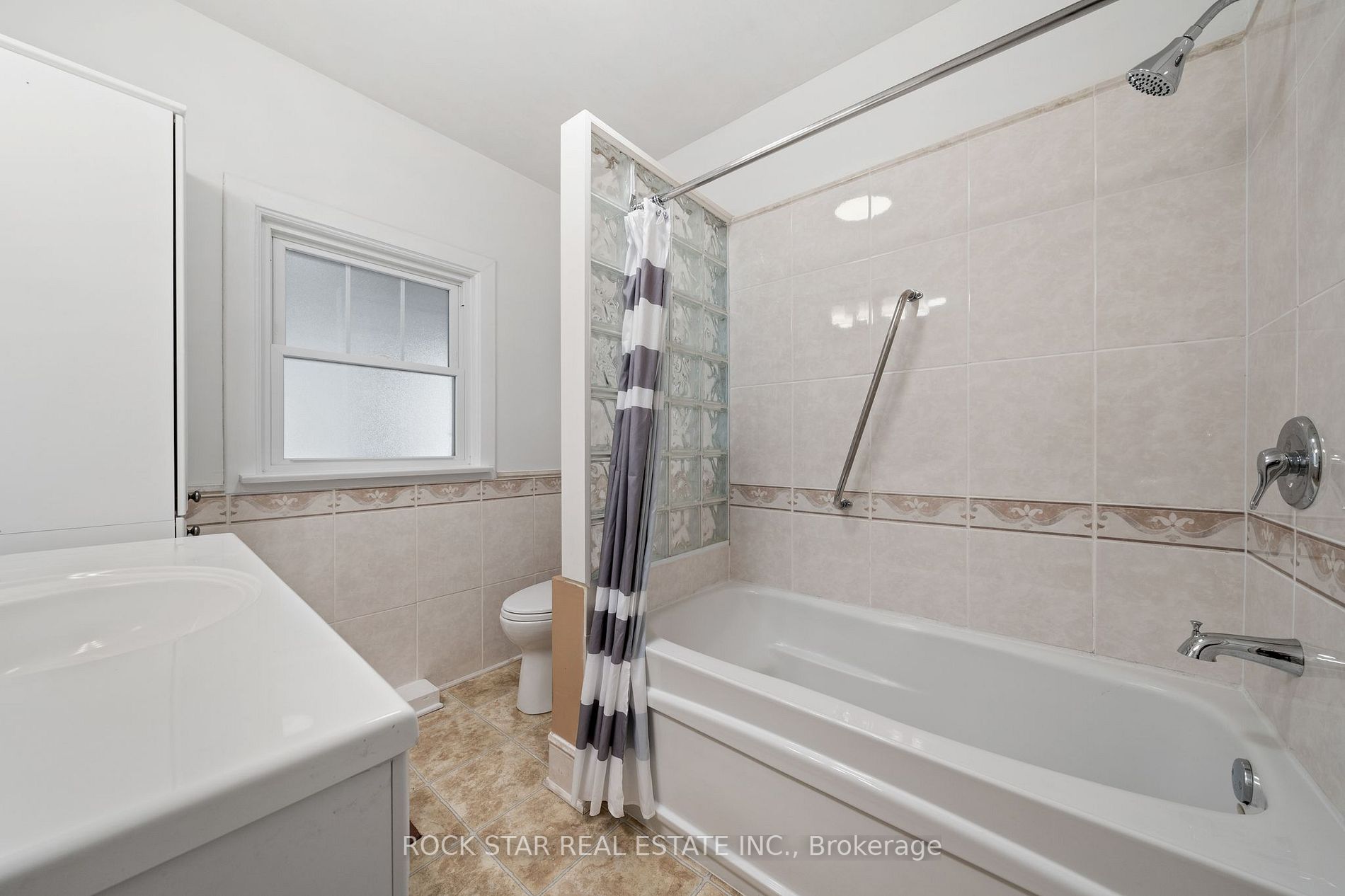 88 1/2 Queen St