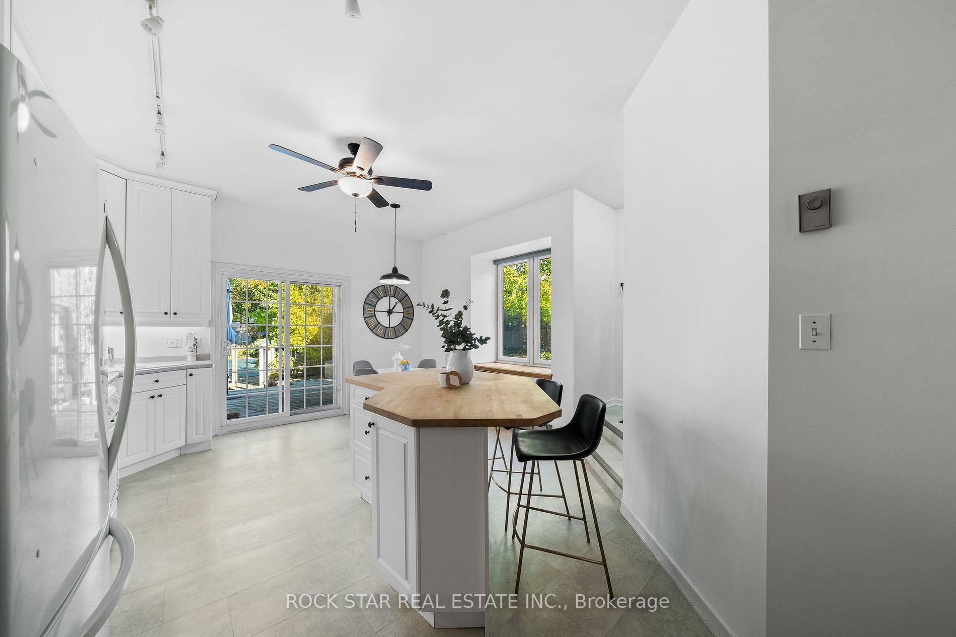 88 1/2 Queen St