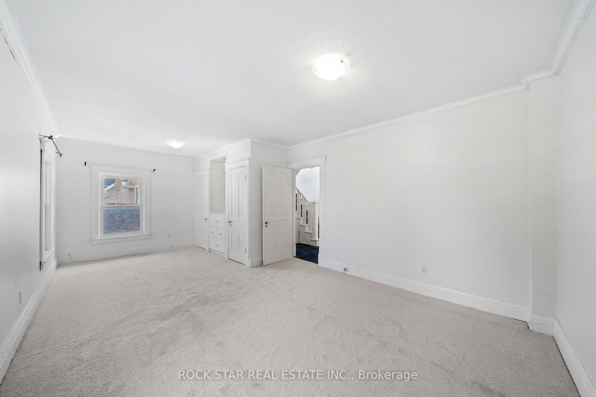 88 1/2 Queen St