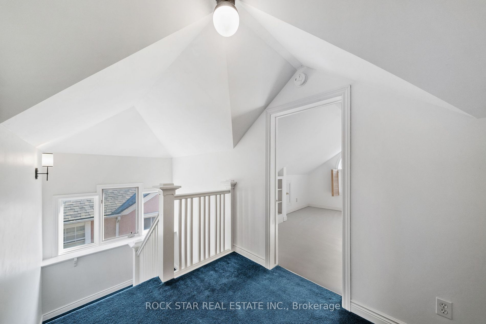 88 1/2 Queen St