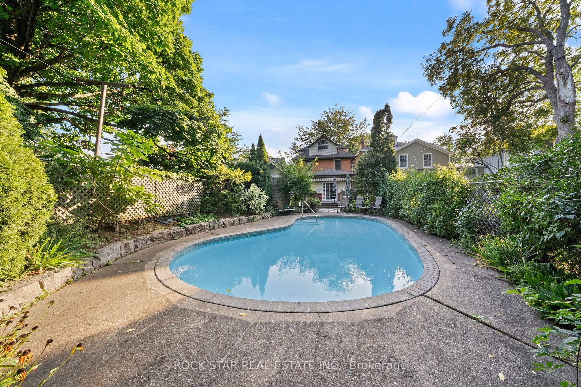 88 1/2 Queen St