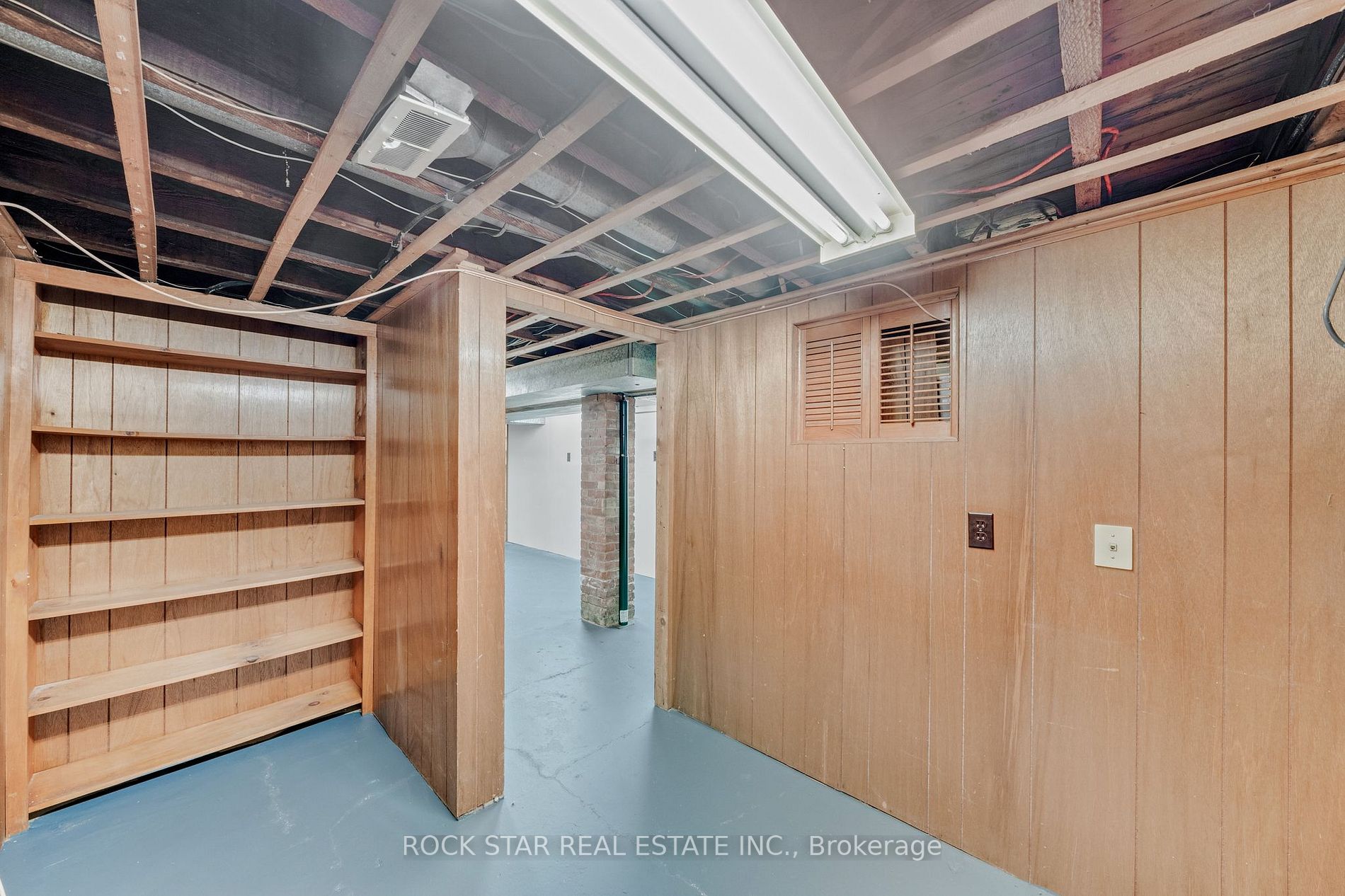 88 1/2 Queen St
