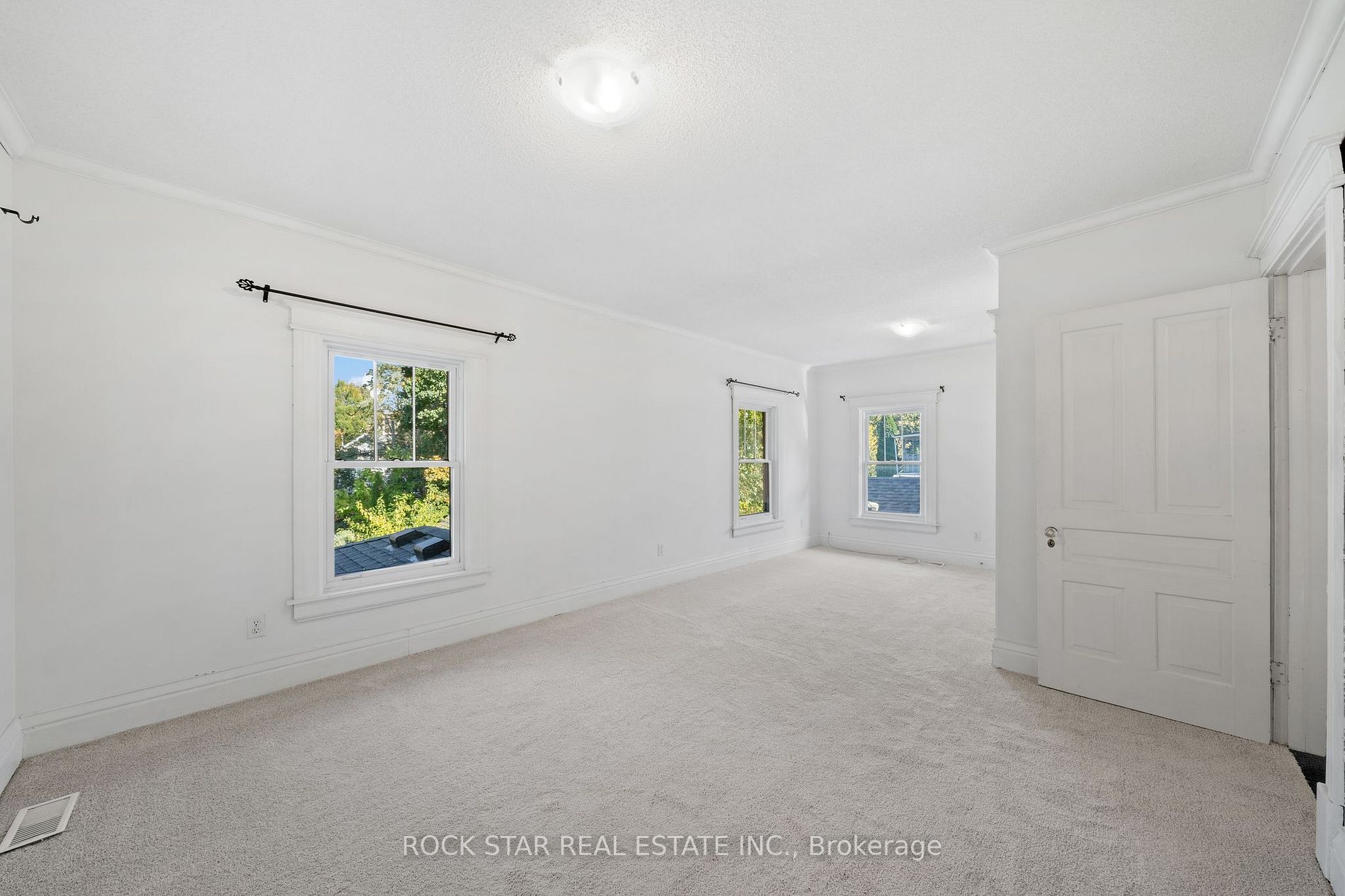 88 1/2 Queen St