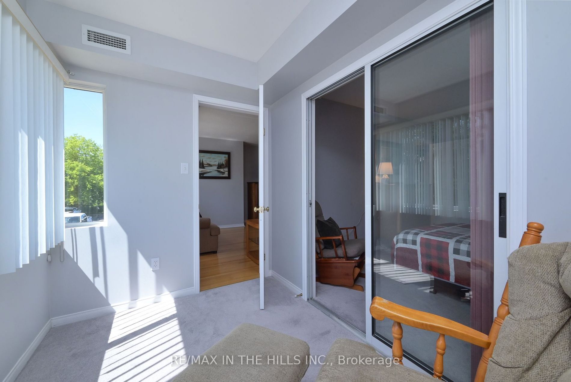 250 Robert St, #211