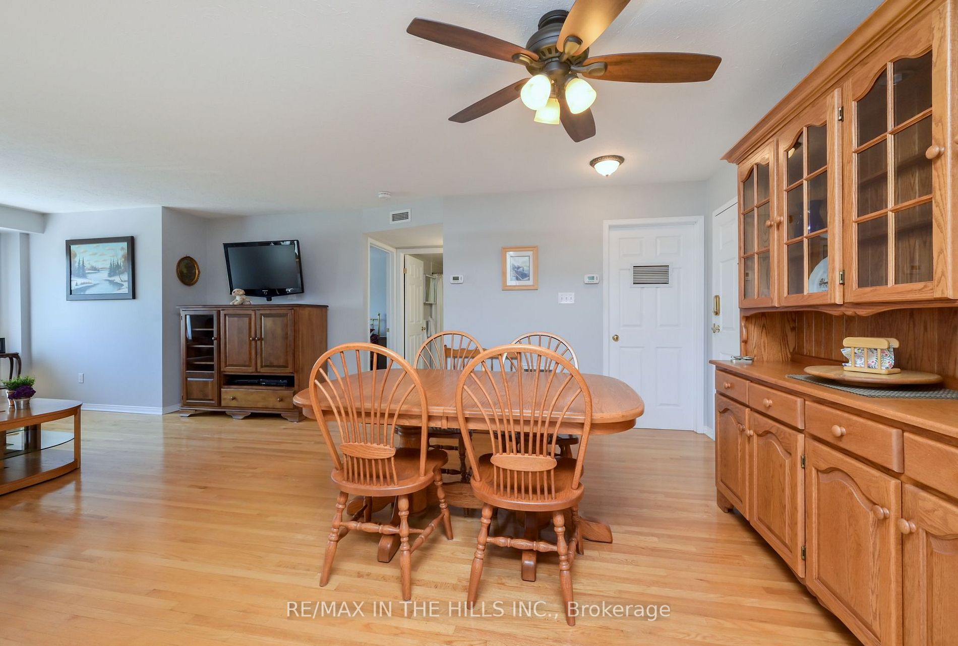 250 Robert St, #211