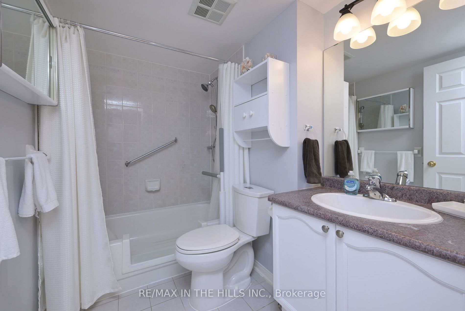 250 Robert St, #211