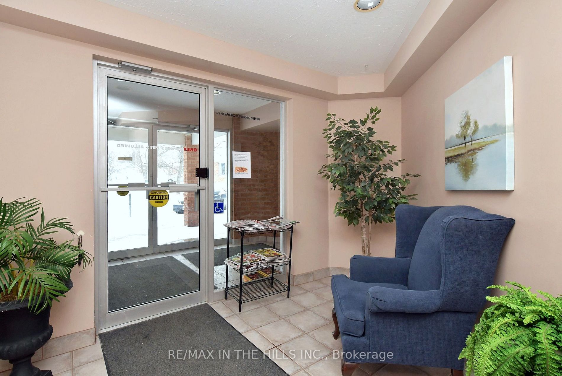 250 Robert St, #211