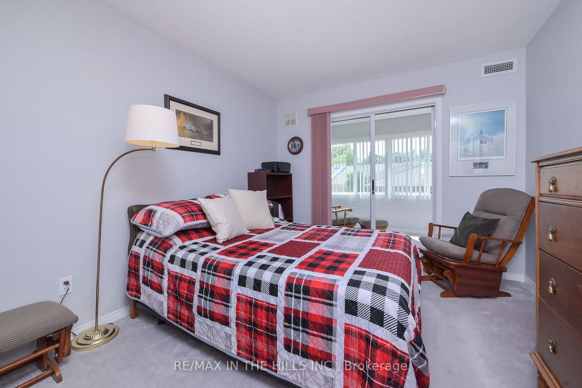 250 Robert St, #211