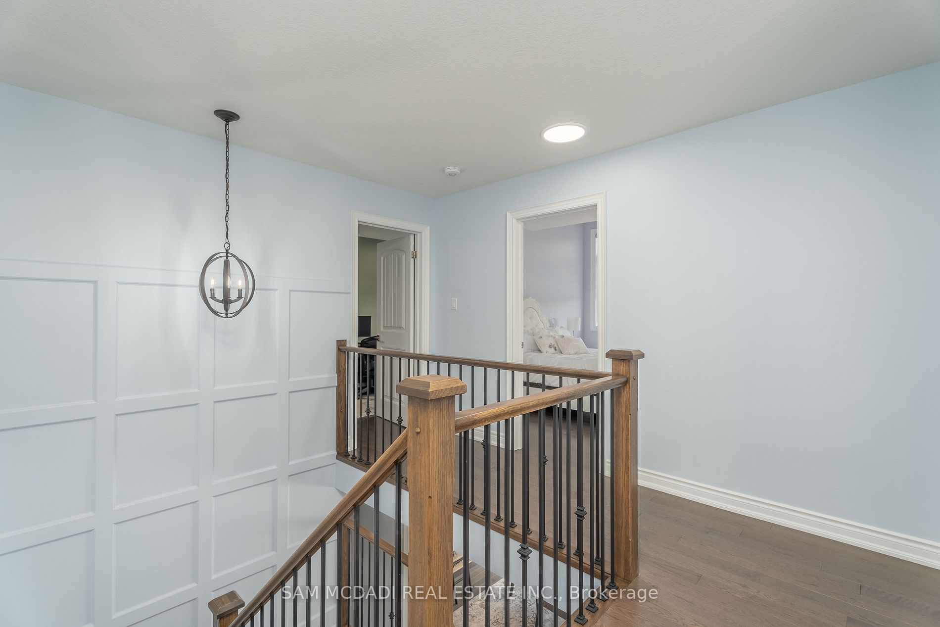 105 Crewson Crt E