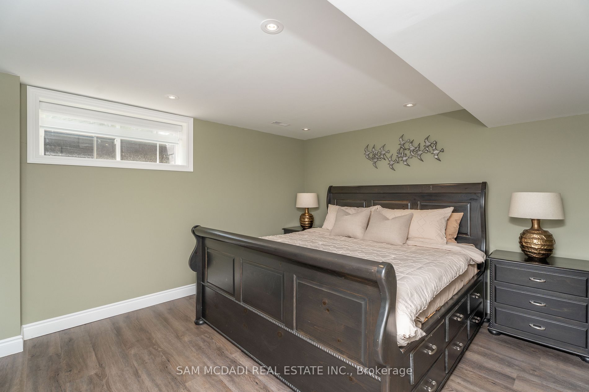 105 Crewson Crt E