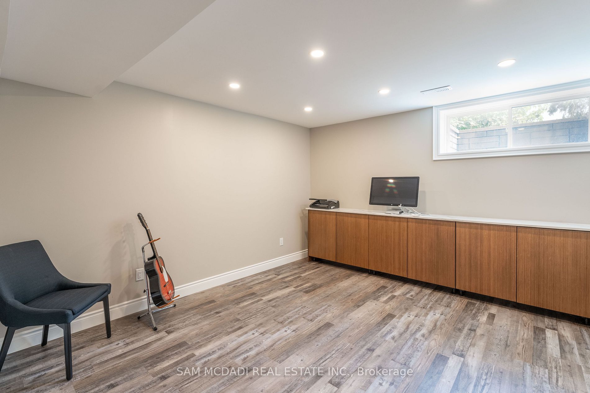 105 Crewson Crt E