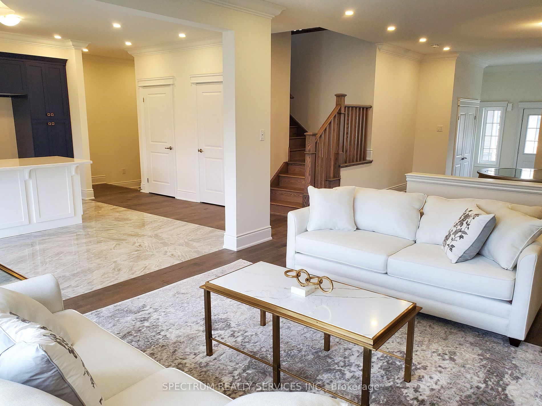 37 Macklin St
