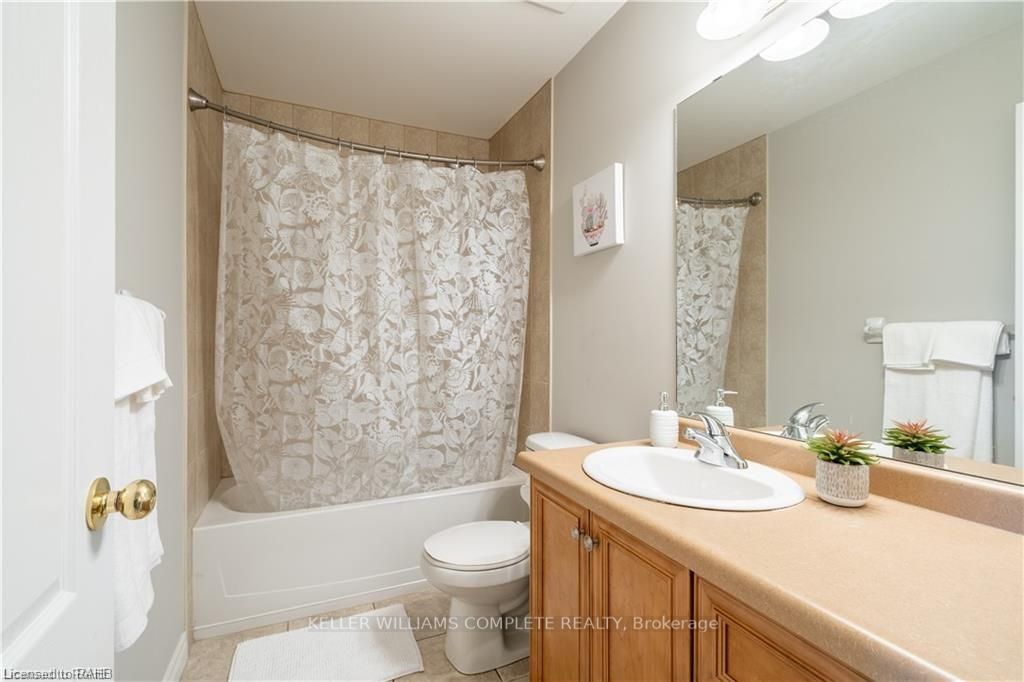 15 Marina Point Cres