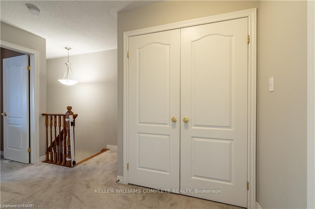 15 Marina Point Cres