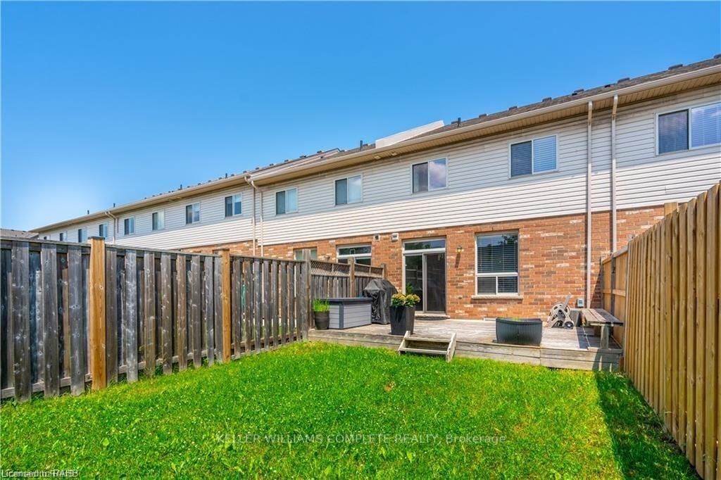 15 Marina Point Cres