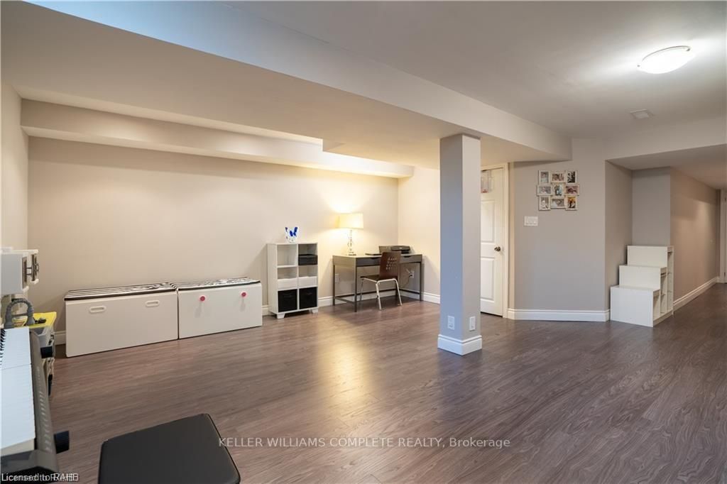 15 Marina Point Cres