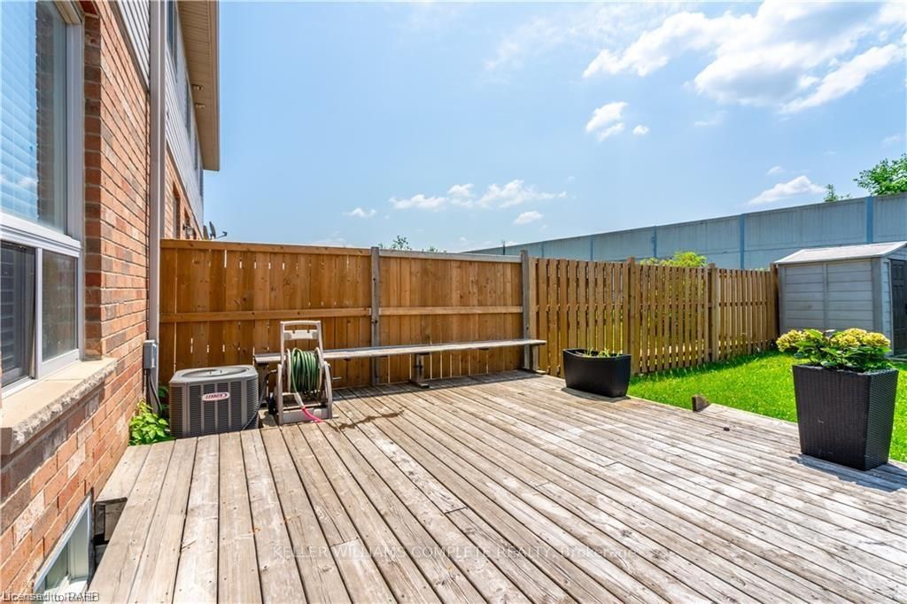 15 Marina Point Cres