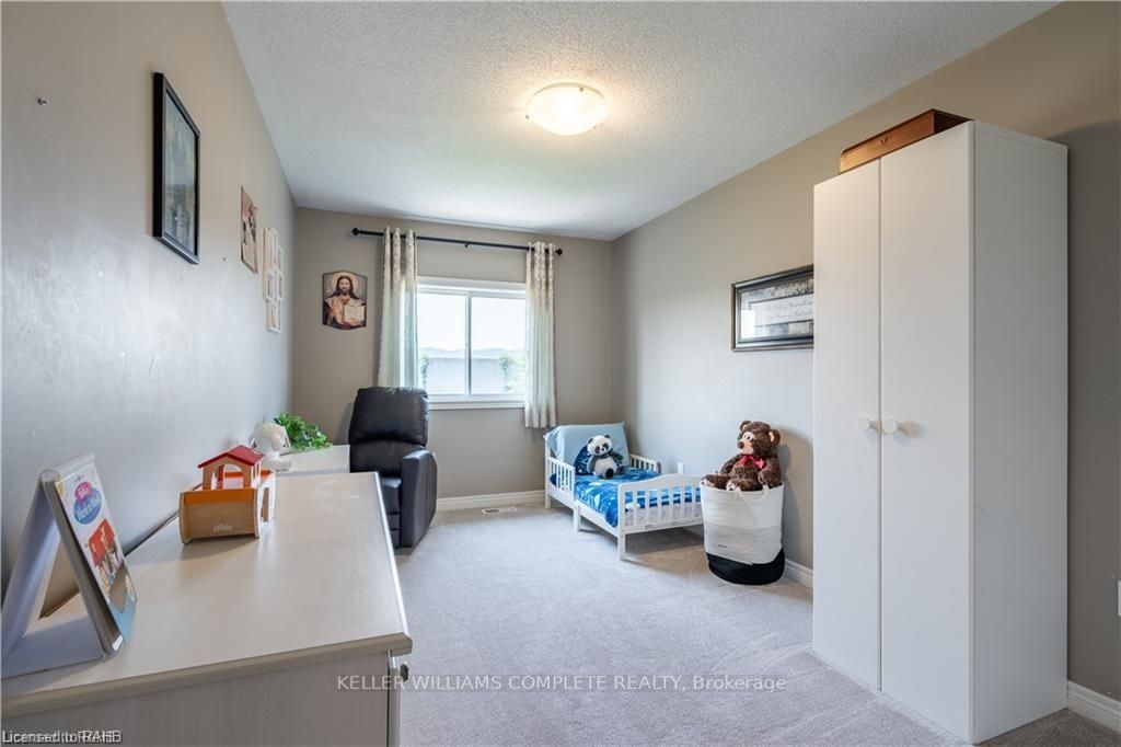 15 Marina Point Cres