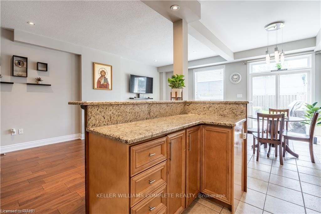 15 Marina Point Cres