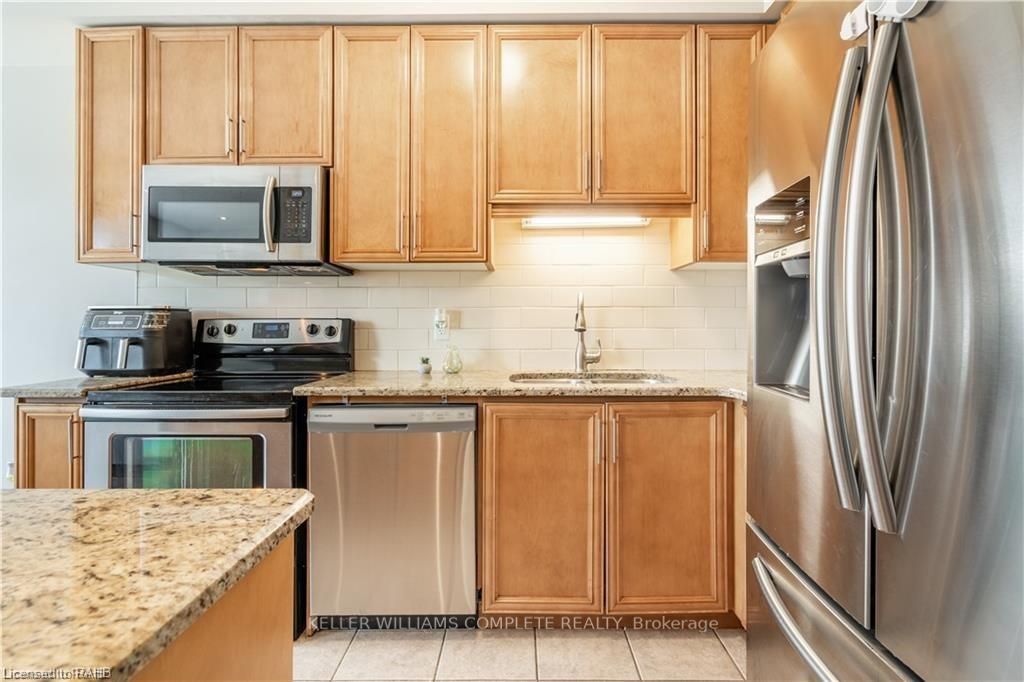15 Marina Point Cres