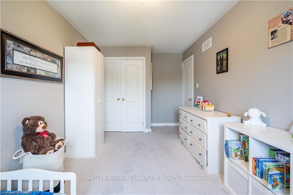 15 Marina Point Cres