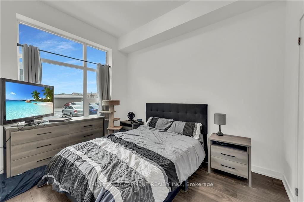 450 Dundas St E, #114