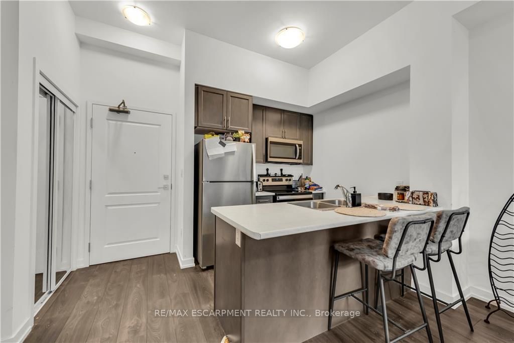 450 Dundas St E, #114