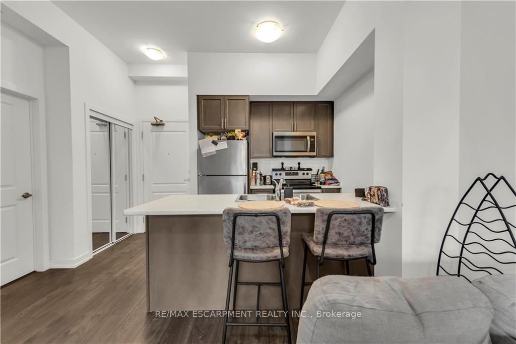 450 Dundas St E, #114