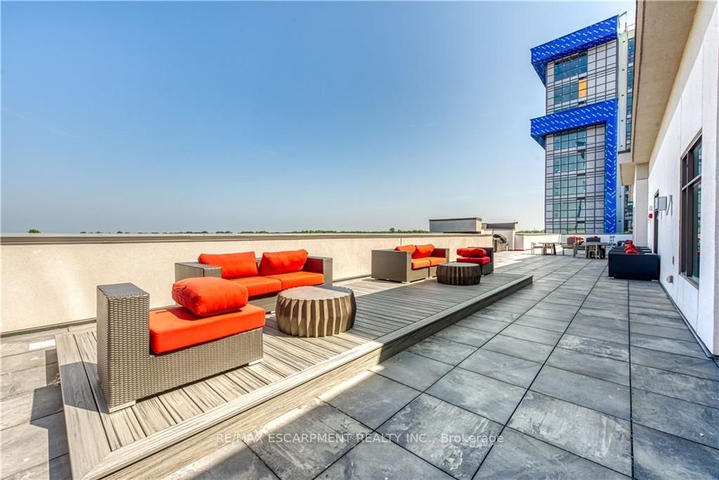 450 Dundas St E, #114