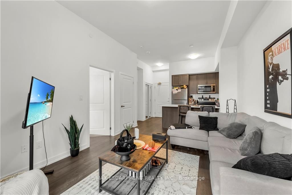 450 Dundas St E, #114