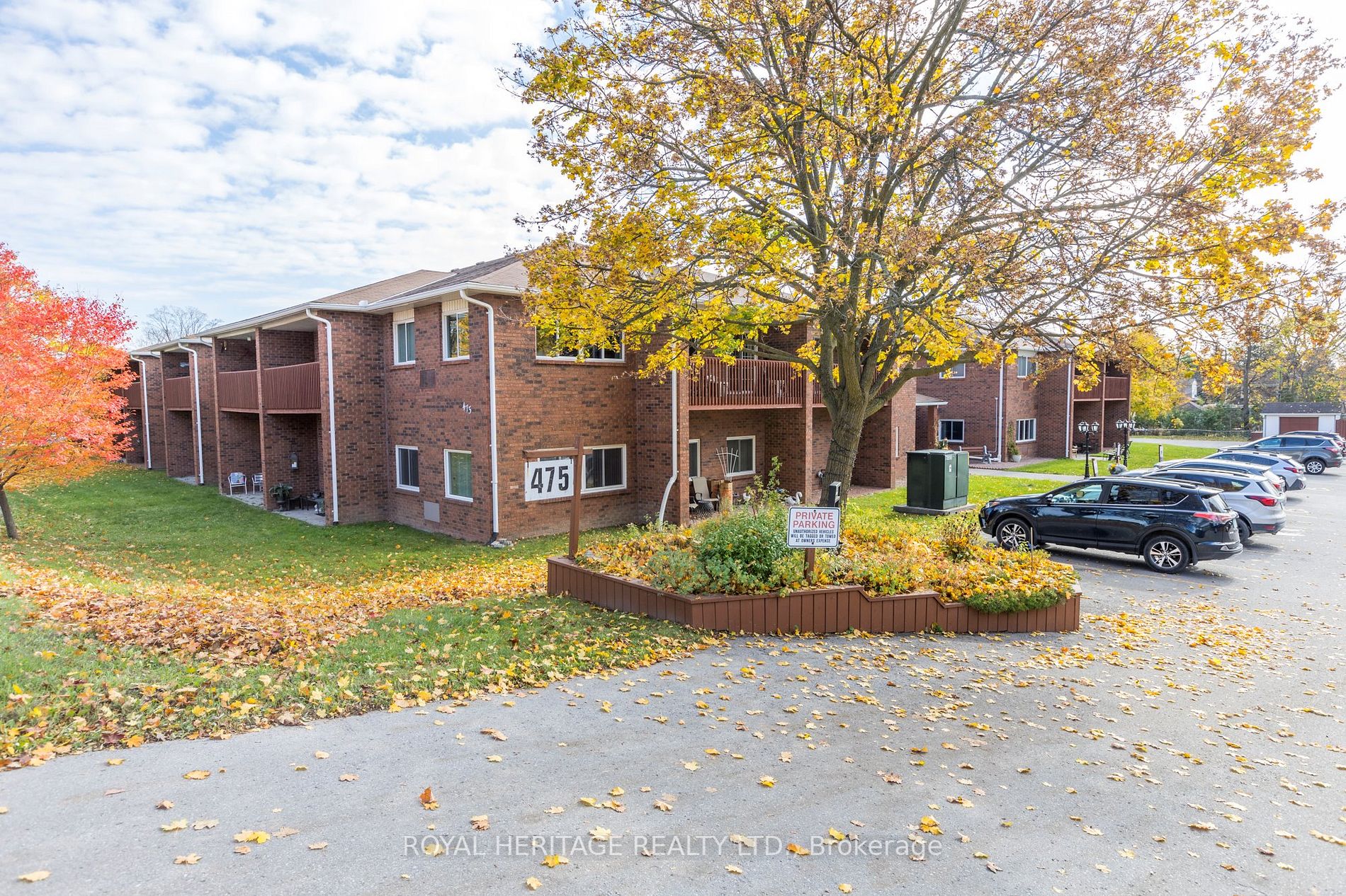 475 Parkhill Rd, #220