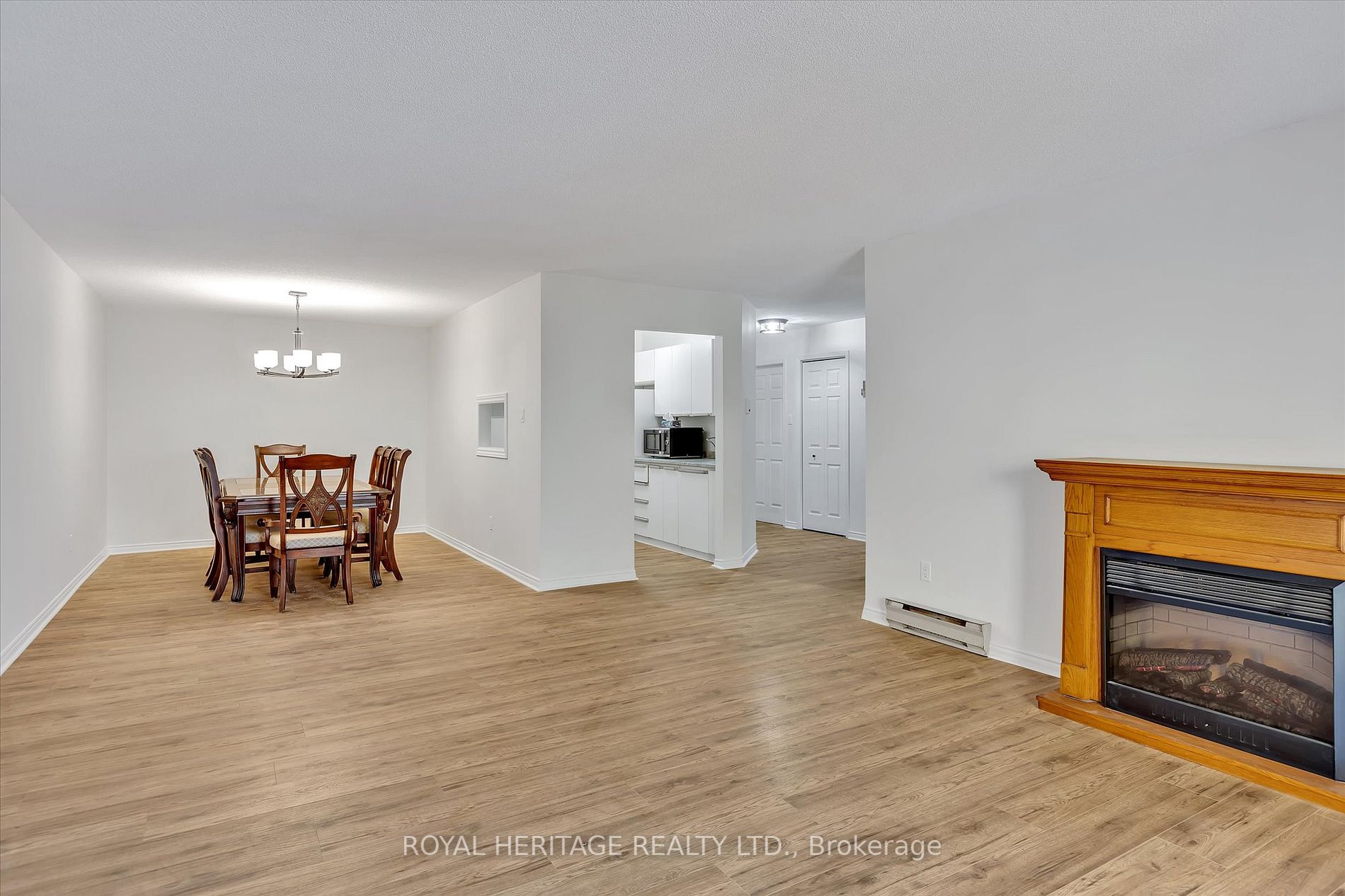 475 Parkhill Rd, #220