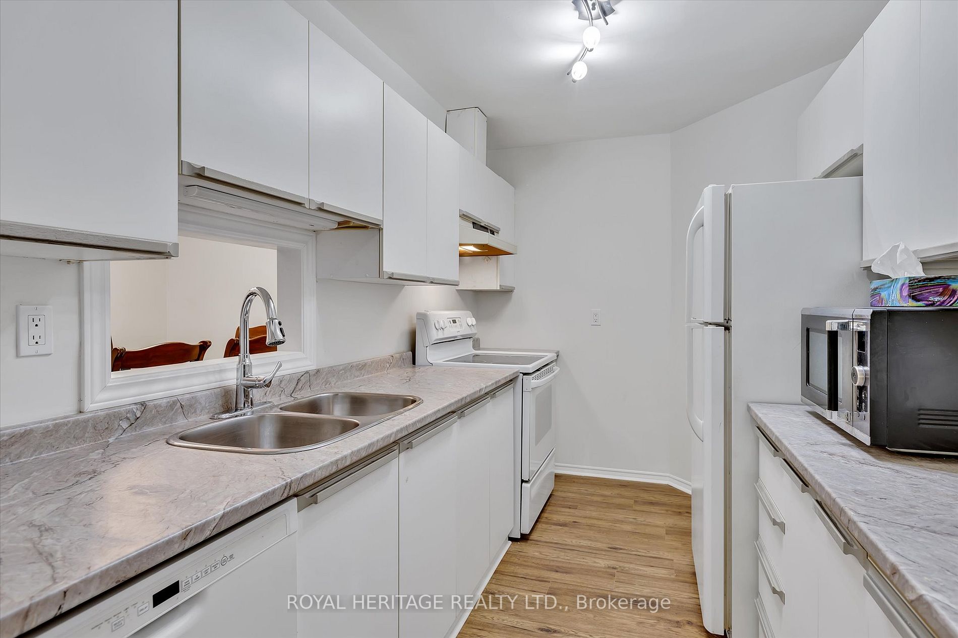 475 Parkhill Rd, #220
