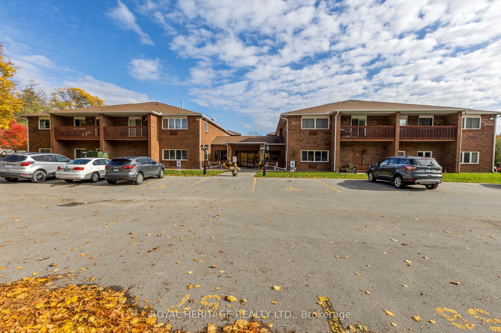 475 Parkhill Rd, #220