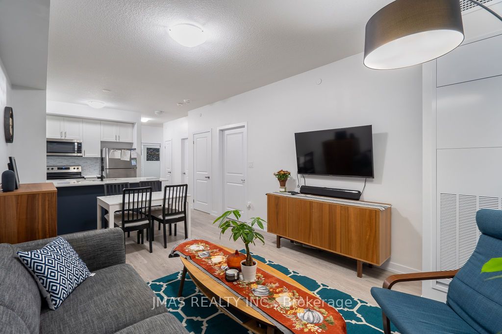 460 Dundas St E, #233