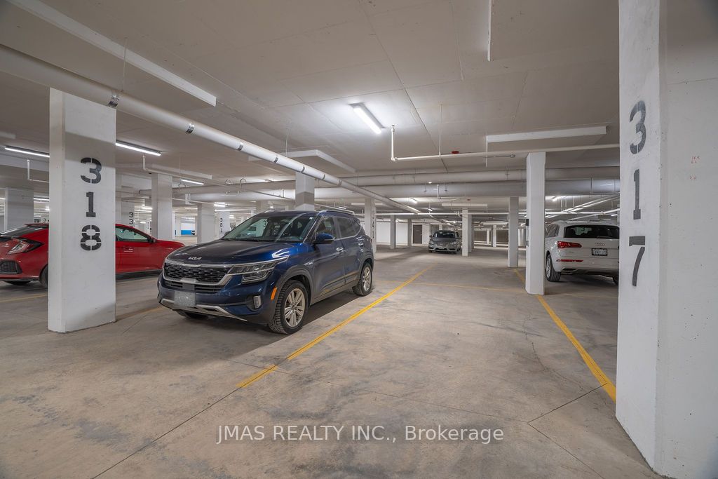 460 Dundas St E, #233