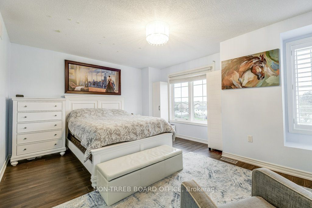 62 Westbank Tr
