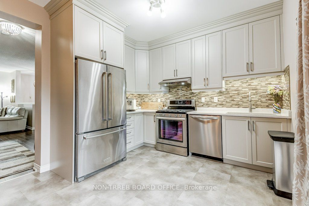 62 Westbank Tr