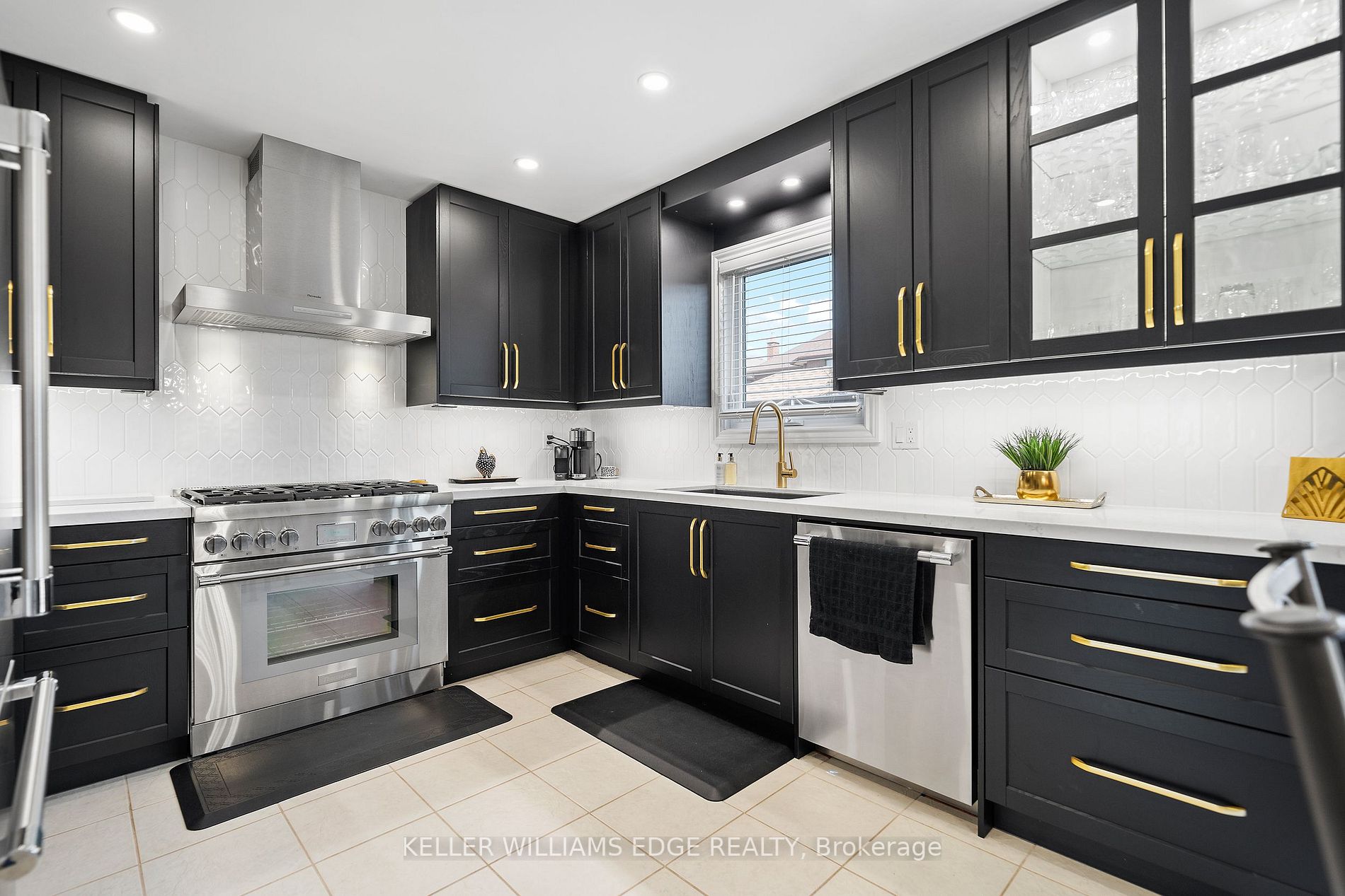 37 Napoleon Dr