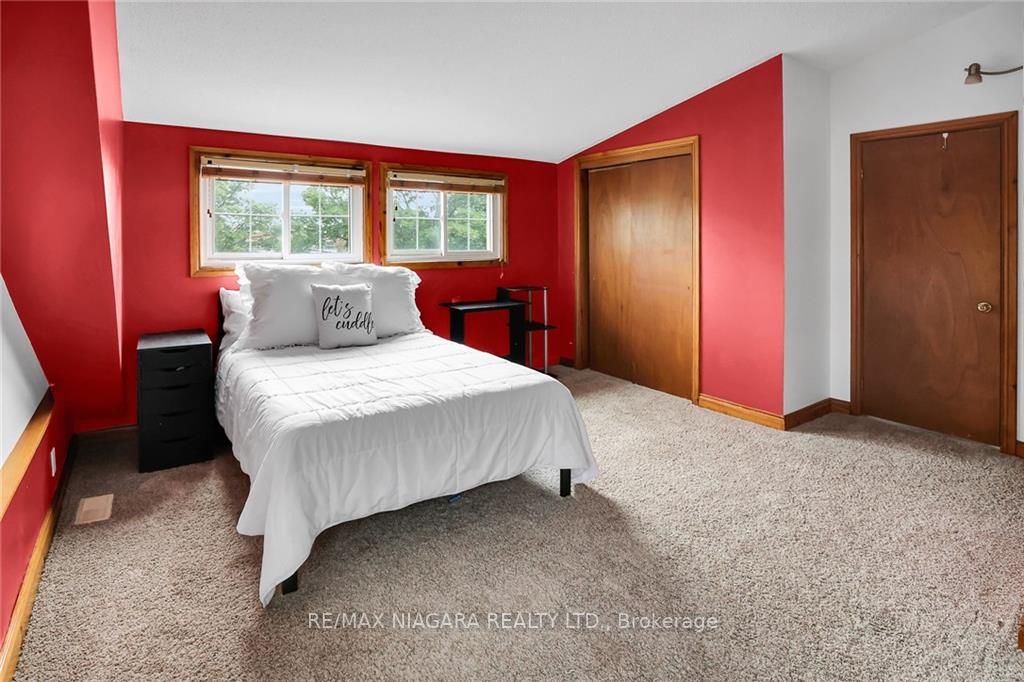 5 Wilholme Dr