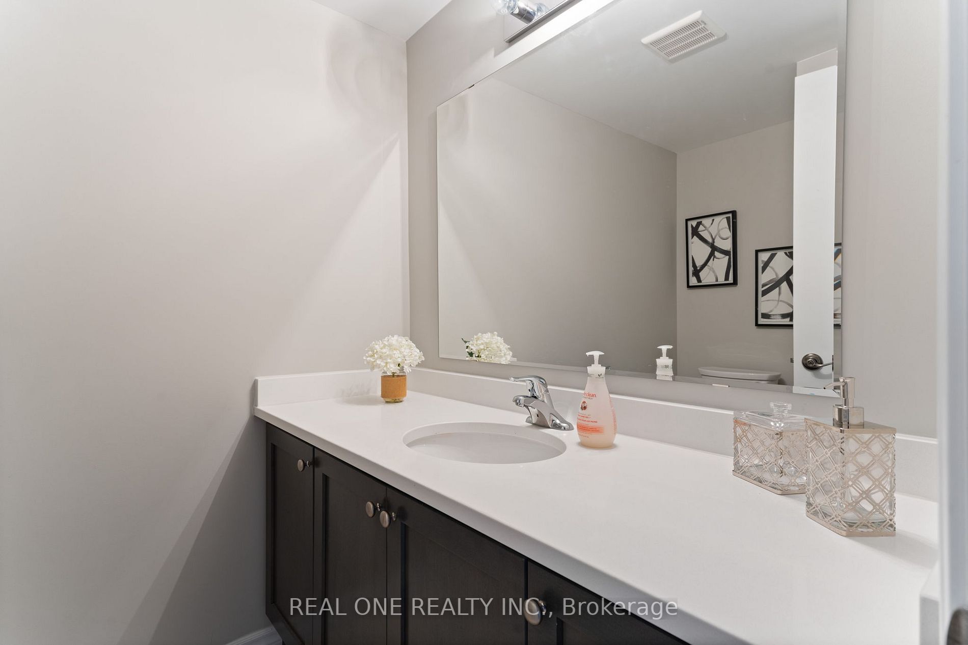 85 Mullin Dr, #1B