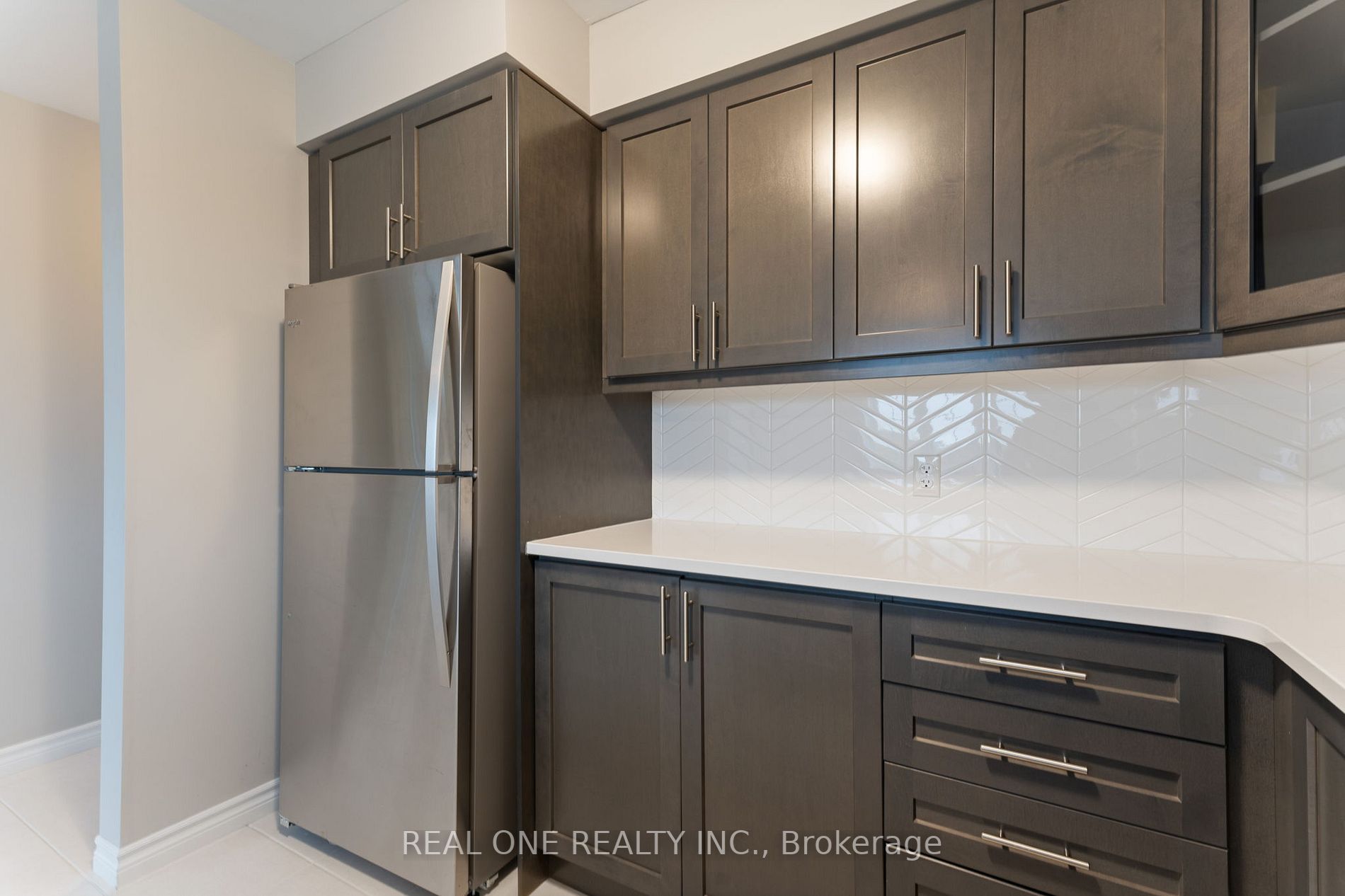 85 Mullin Dr, #1B