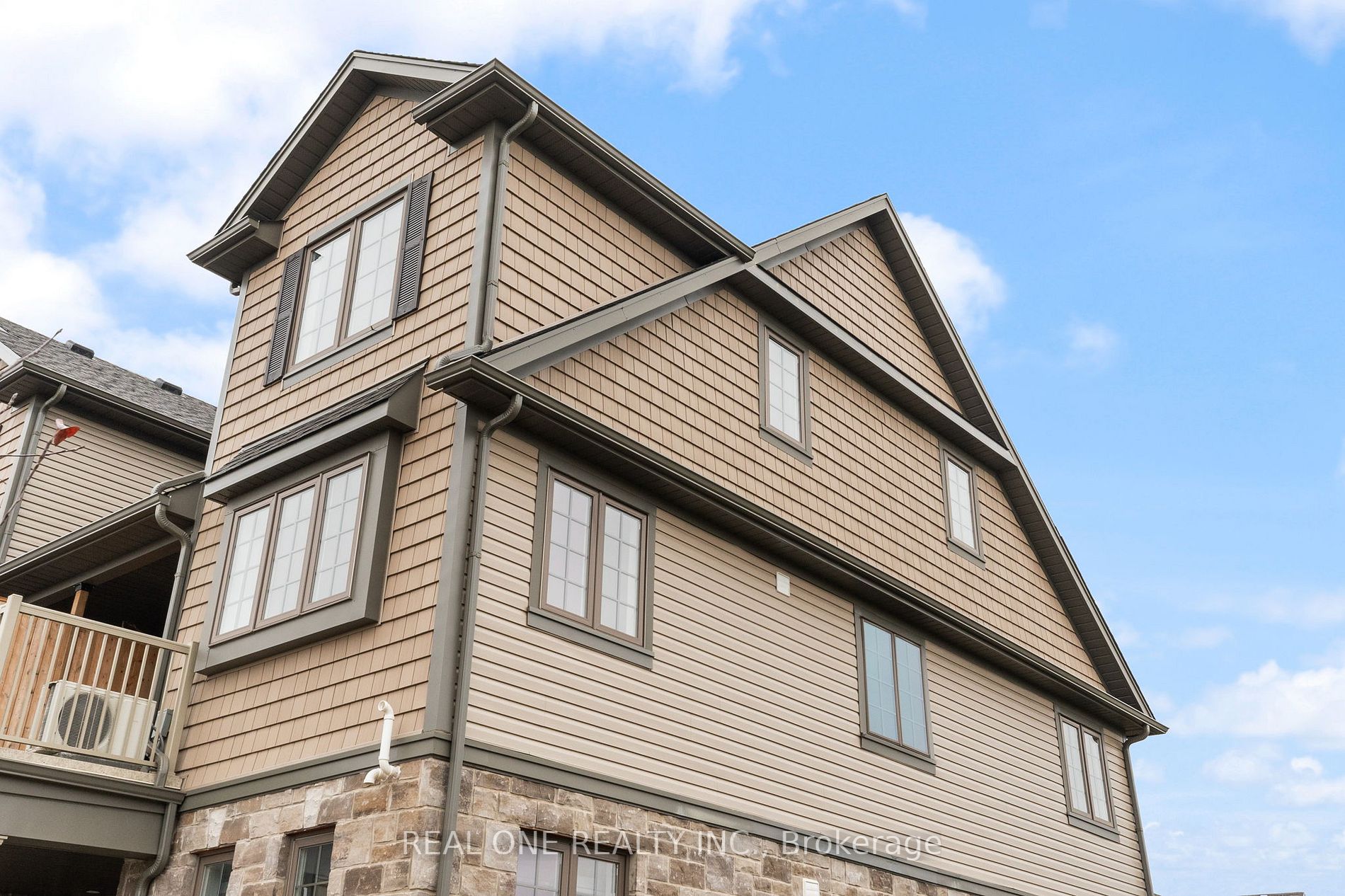 85 Mullin Dr, #1B