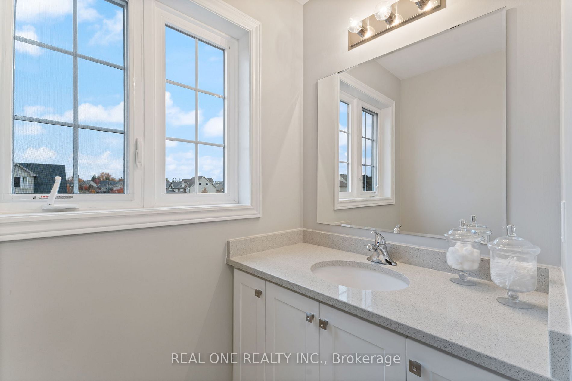 85 Mullin Dr, #1B