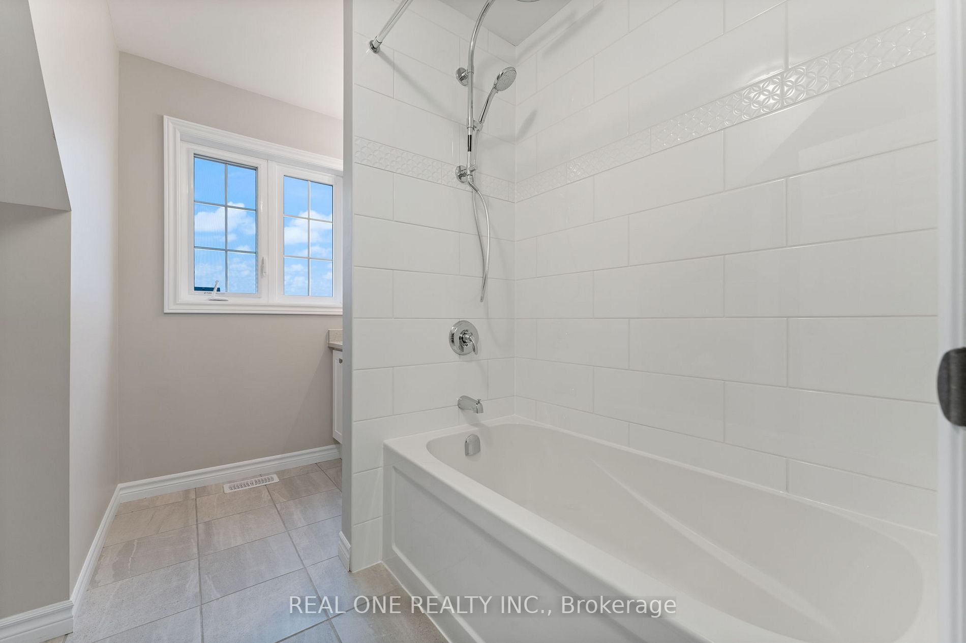 85 Mullin Dr, #1B
