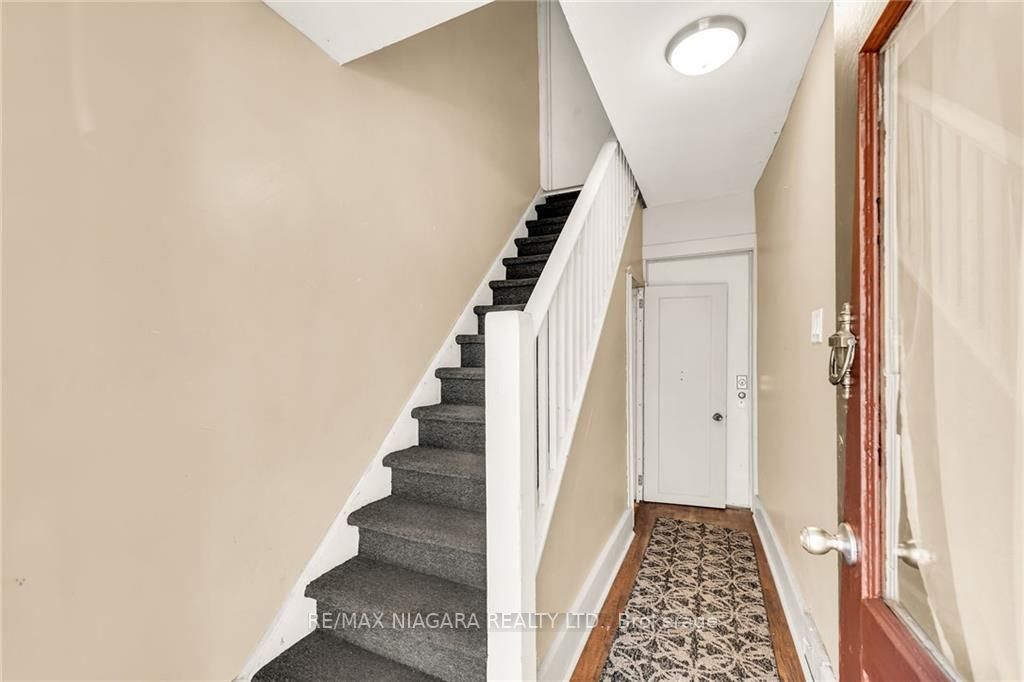 6295 Franklin Ave